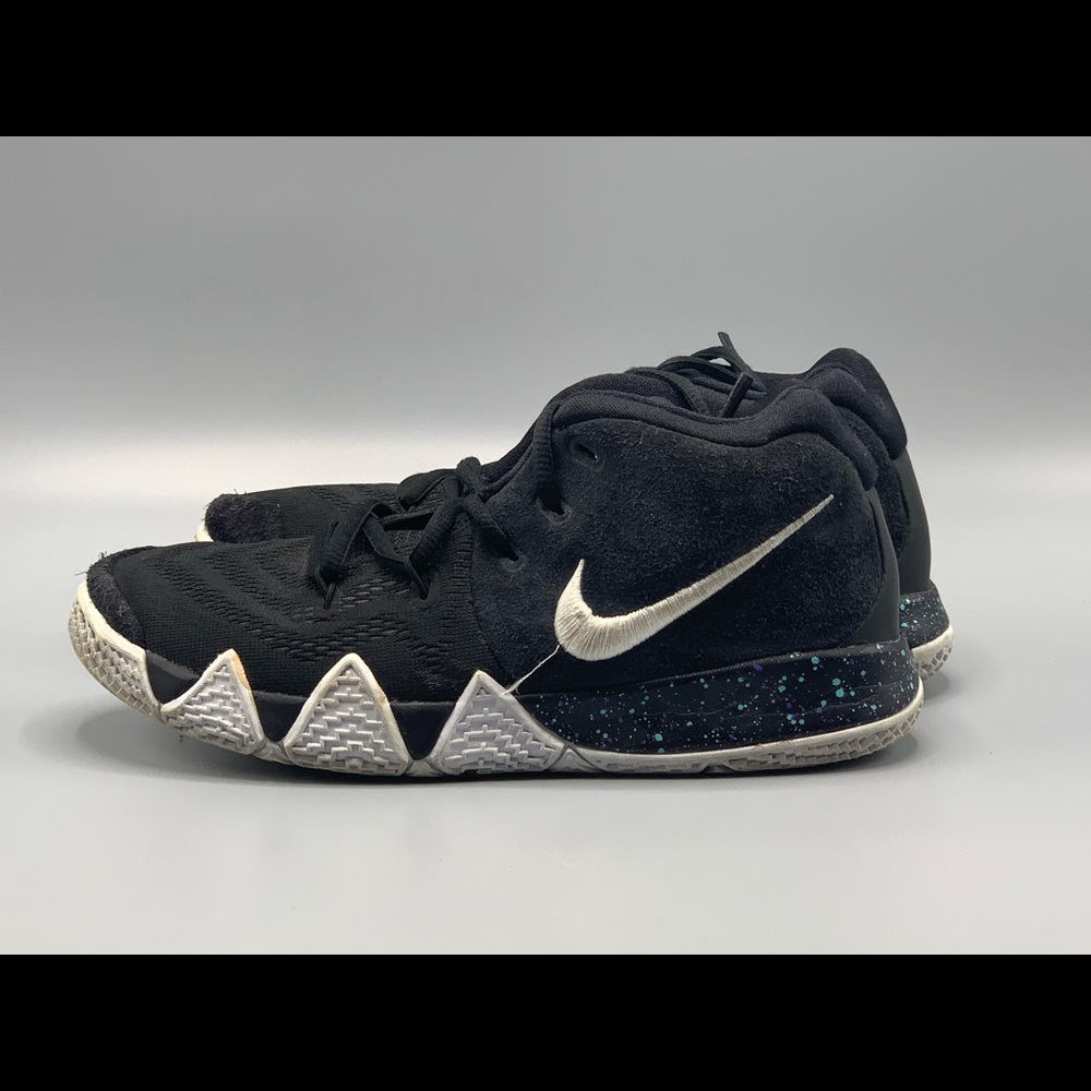 Nike Kyrie 4 PS Black/White AA2898-002 - Picture 3 of 6